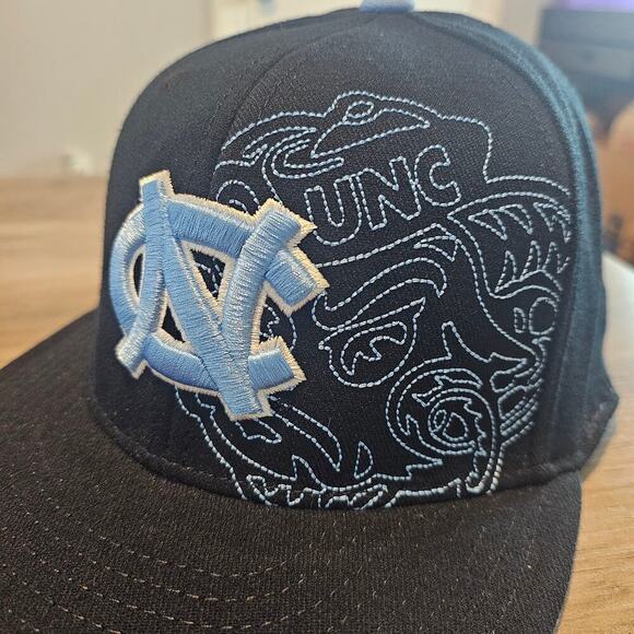 Vtg North Carolina Tar Heels Fitted Hat Cap Black Flat Bill UNC Embroidered OSFA - Picture 2 of 9